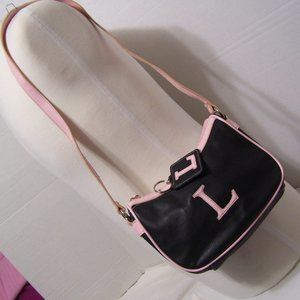 🏵️🏵️ 2/$15 🏵️🏵️ Fashion Handbag Vegan Initial "L"  Black and Pink T…